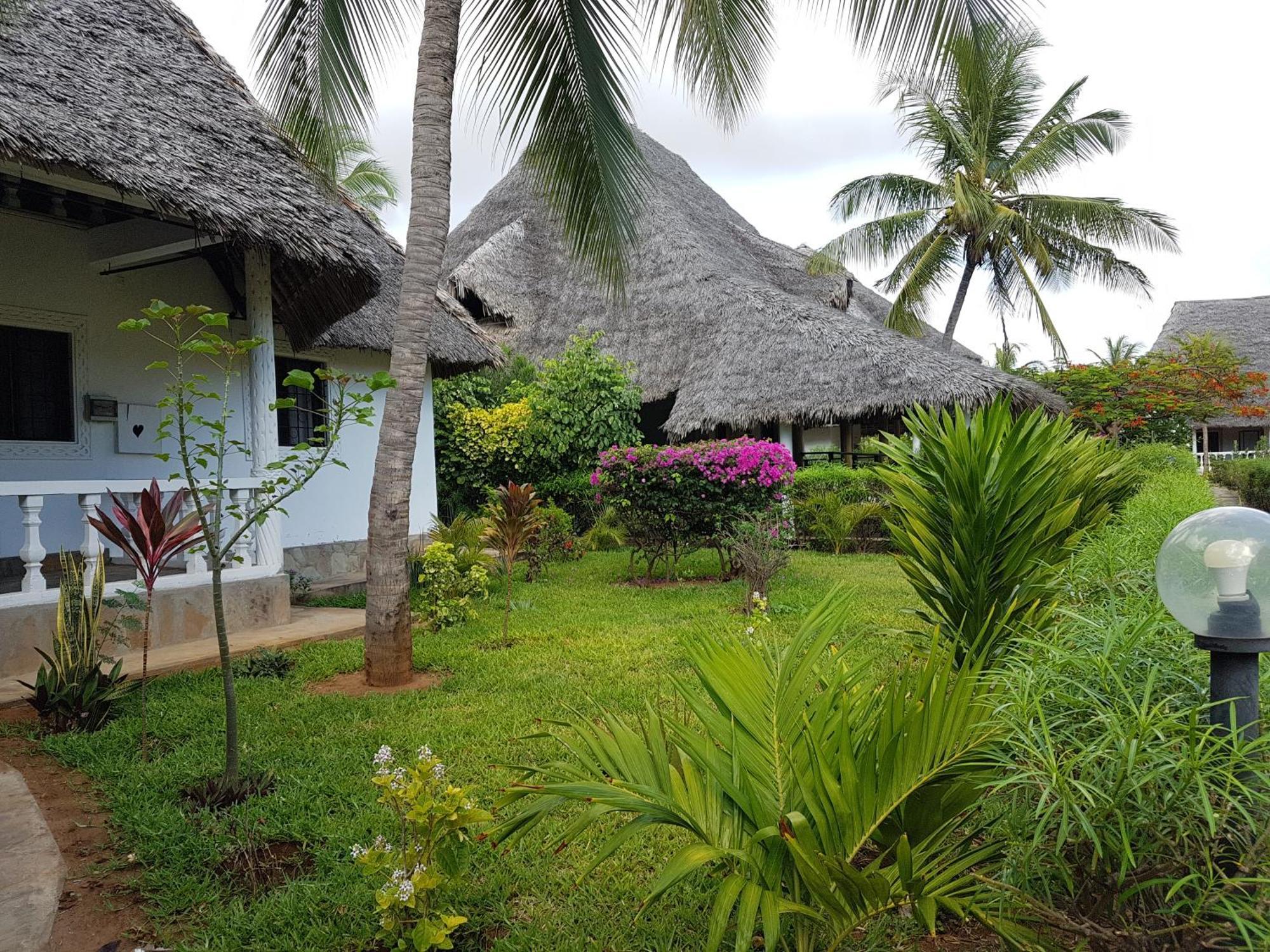 Karibuni Jeds Villas 85 & 86 Mambrui Exterior photo