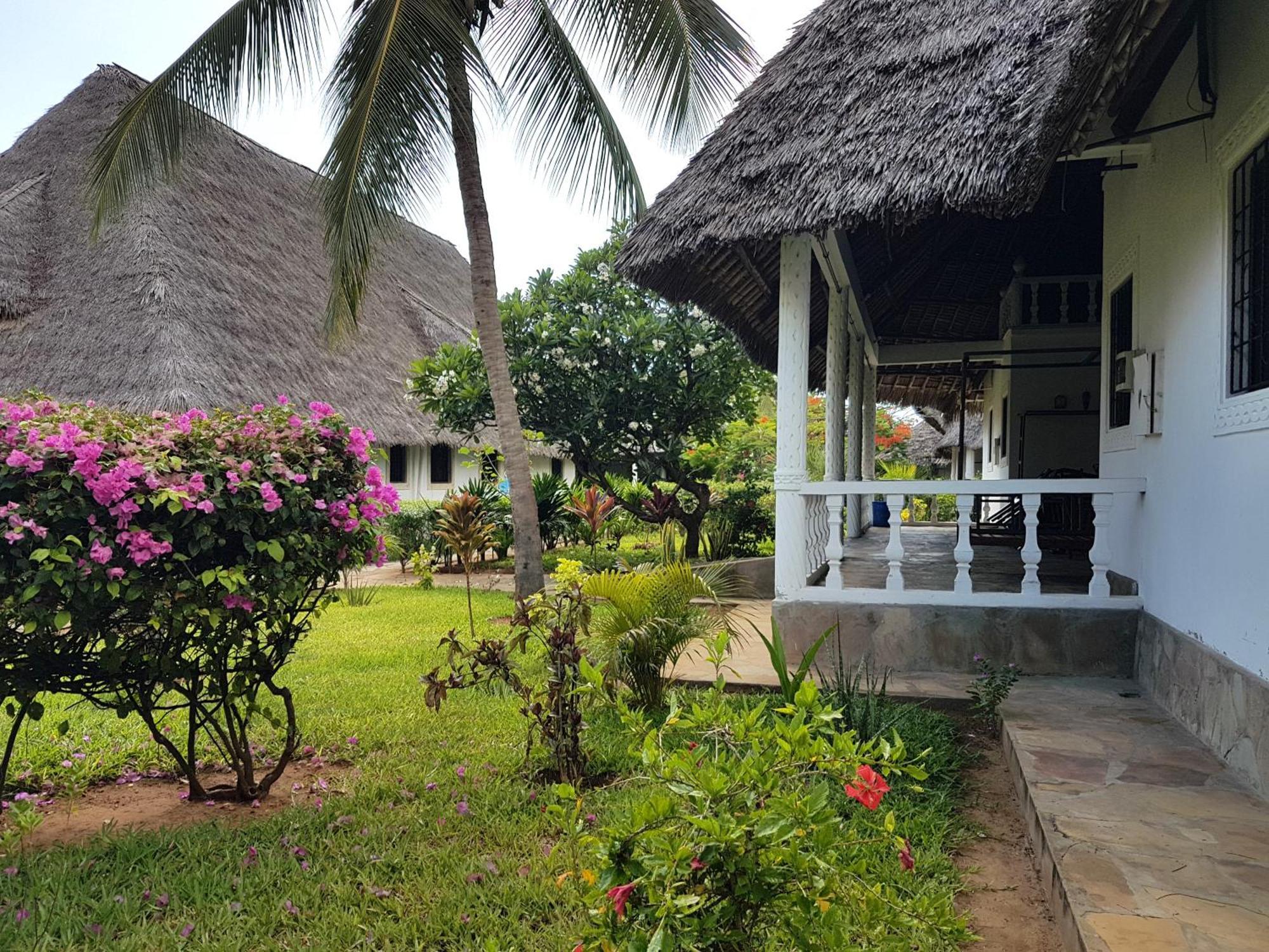 Karibuni Jeds Villas 85 & 86 Mambrui Exterior photo